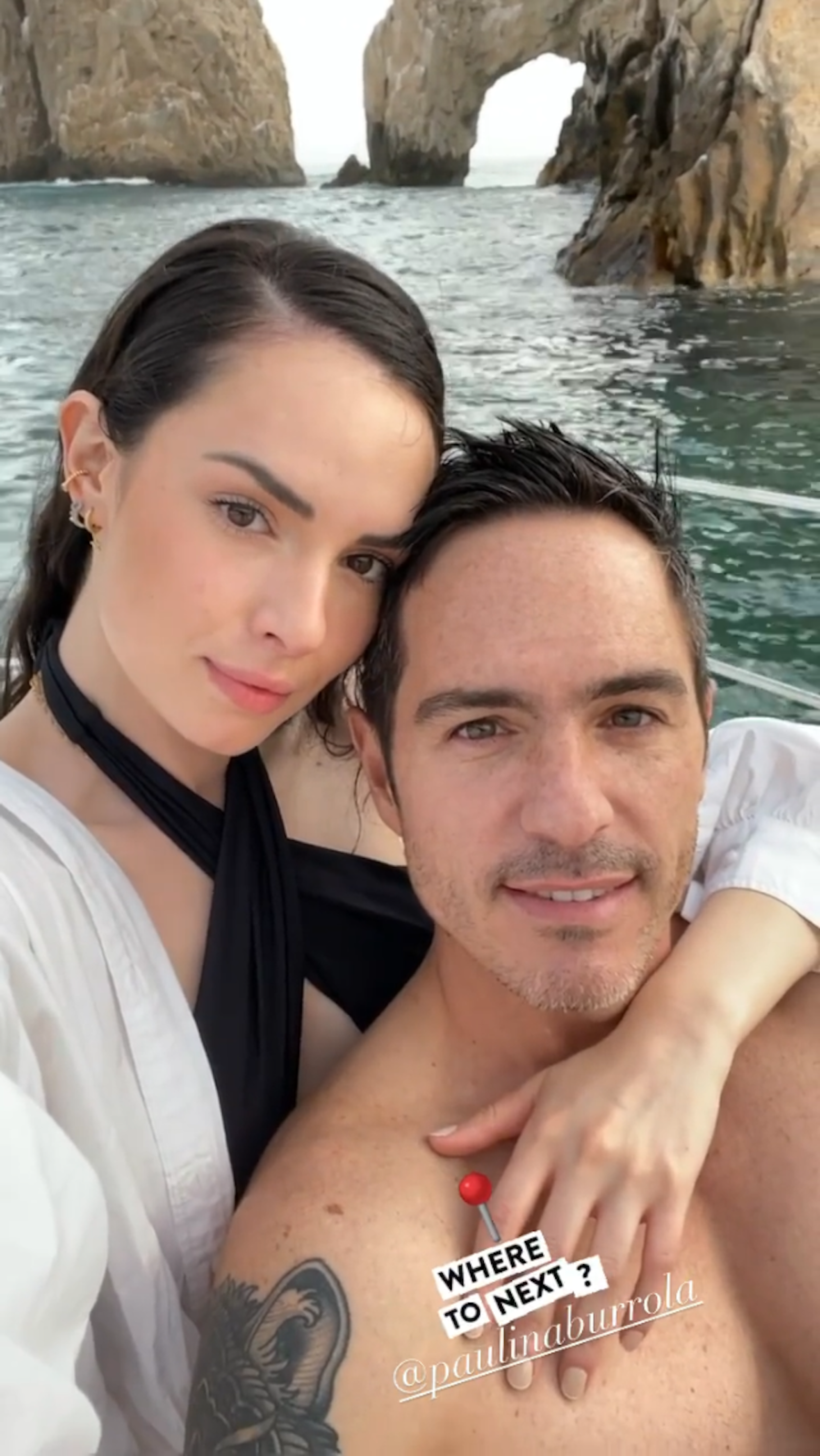 Mauricio Ochmann y Paulina Burrola se dejan ver muy románticos en Los Cabos